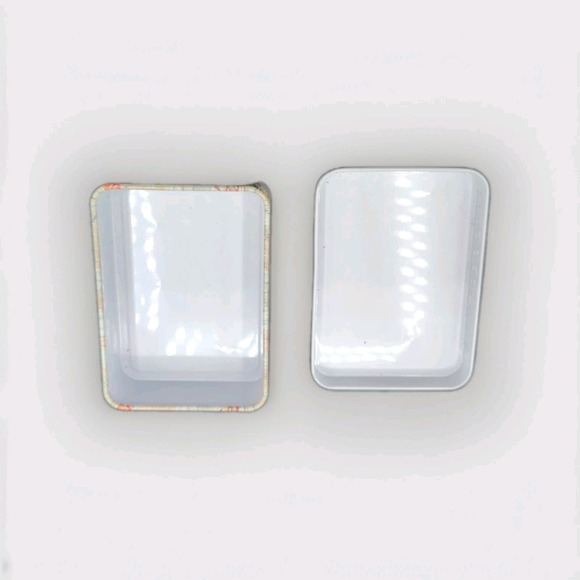 Blue Hydrangeas Collectible Tin W/ Postal Stamp Very Good Condition - Picture 3 of 3